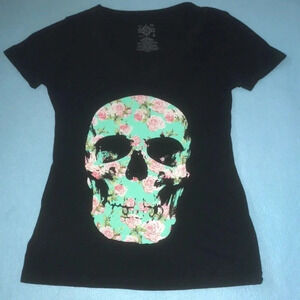 EMPYRE floral skull 1999 v- neck t-shirt short sleeve tiny flaw size M